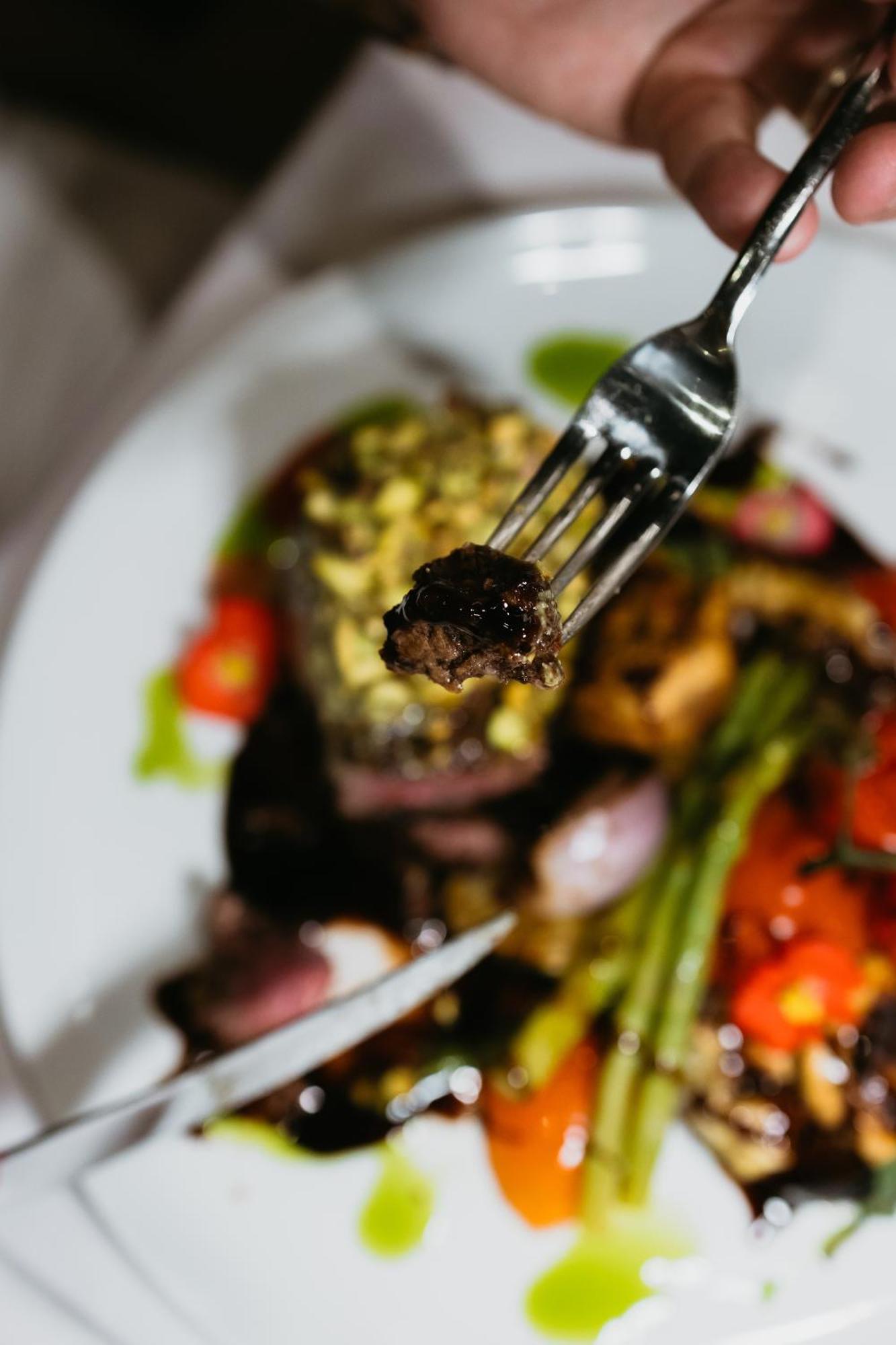 Hotel Platinia Cluj-Napoca Exterior foto A piece of falafel on a fork